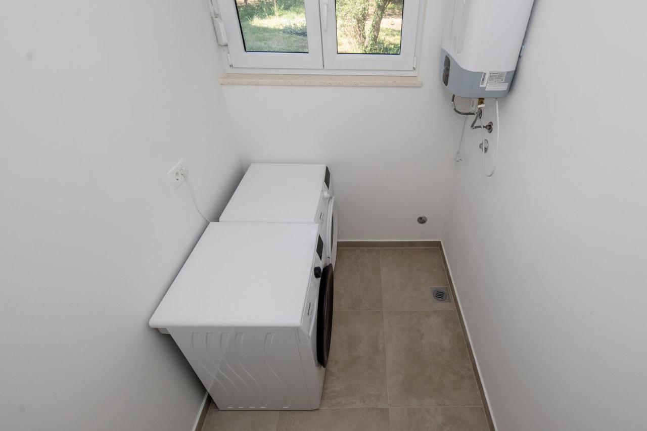 Peaceful Haven Near The Sea-Apartments Torlak Rab Banjol Exterior foto